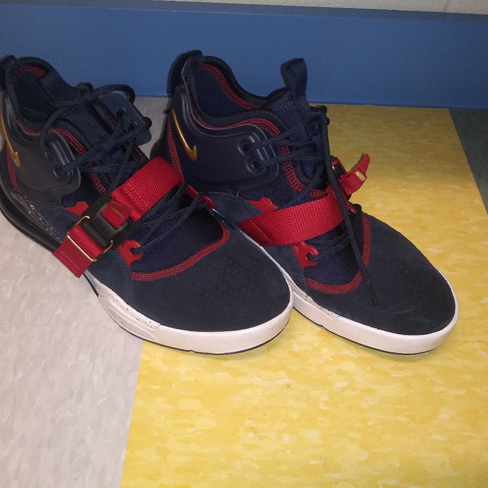 Nike Air Force 270 Athletic Shoes